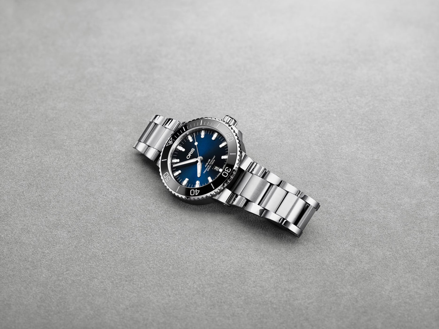 Oris Aquis Date ur