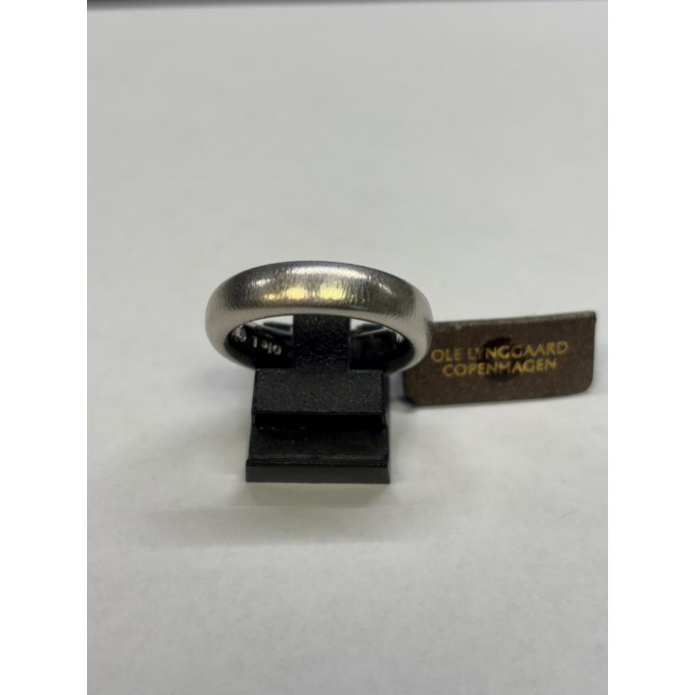 Outlet Ole Lynggaard THE RING 5 mm. hvidguld mat