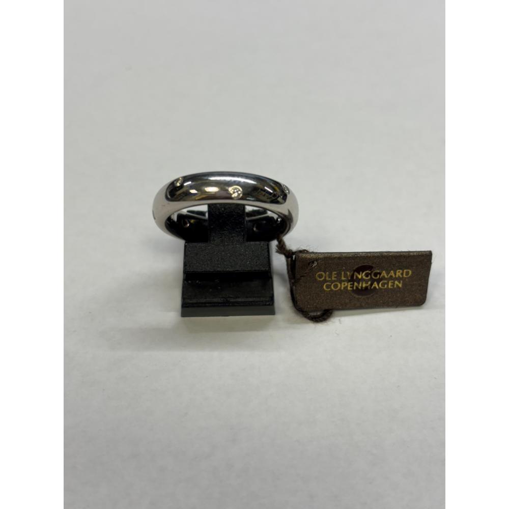 Outlet Ole Lynggaard THE RING 5 mm. hvidguld blank med brillant