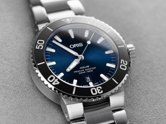 Oris Aquis Date ur